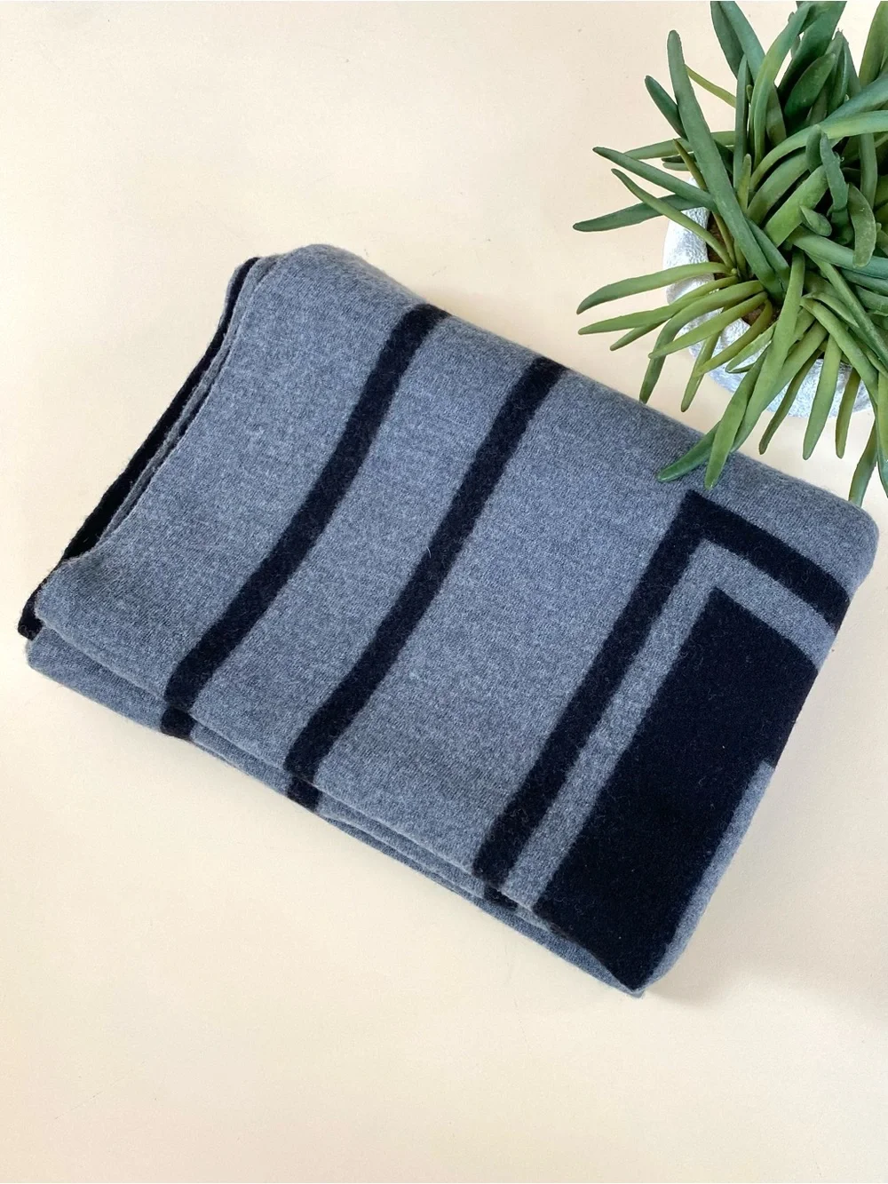 Vince stylish black